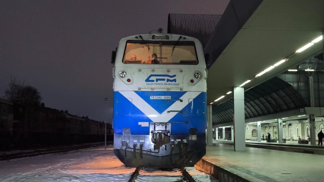 [CFM] Тепловоз ТЭ33АС-3009 с пассажирским поездом №351 Кишинёв - Киев, отправление со ст. Кишинёв 
