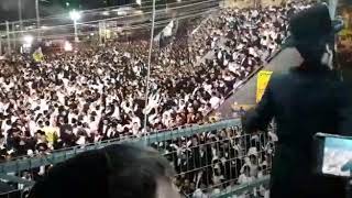 מוטי שטיימניץ מקפיץ את הקהל בהדלקה המסורתית של מרן פוסק הדור הראש"ל רבנו שלמה משה עמאר שליט"א
