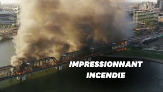 Spectaculaire incendie d'un train qui a déraillé dans l'Arizona