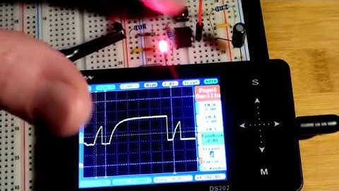 Pocket oscilloscope changing voltage measurements of 555 timing capacitor in monostable mode