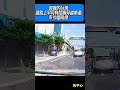 真實的台灣道路上罕見有陸橋穿越車道來換個角度##Sophia #台灣 #台語歌 #彤彤紫茵茵 #筑芊心 #跑車阿筌 #街拍 #街頭攝影 #真實的台灣 #路邊 #手機拍攝 #穿越#天橋#台中#汽車#樓房