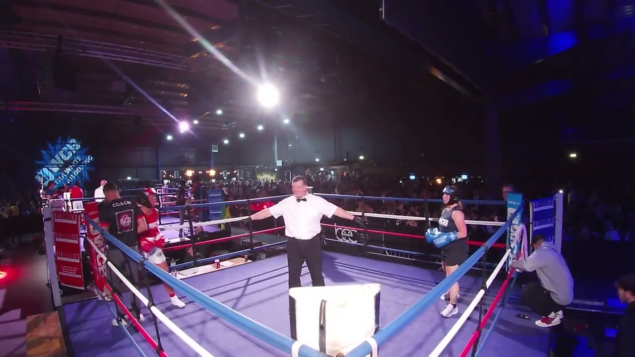 MANCHESTER   UWCB   RING 2   LEESA KELLY VS CHLOE MAY