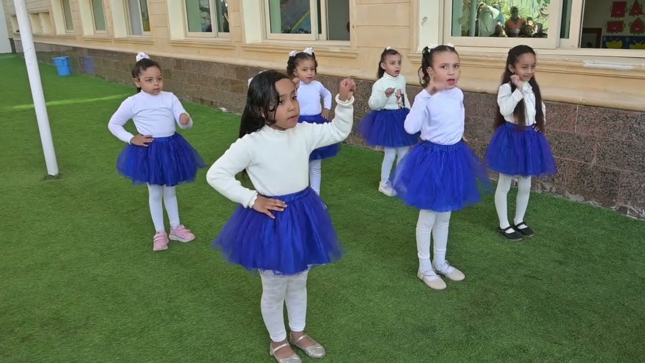 استعراض في منزلي أنثى السنجاب دق دق الباب