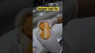 Delhi Special Viral Vada Pav. Viral Indian Street Food , Delhi Food Finds. #viral #ytshorts #vadapav