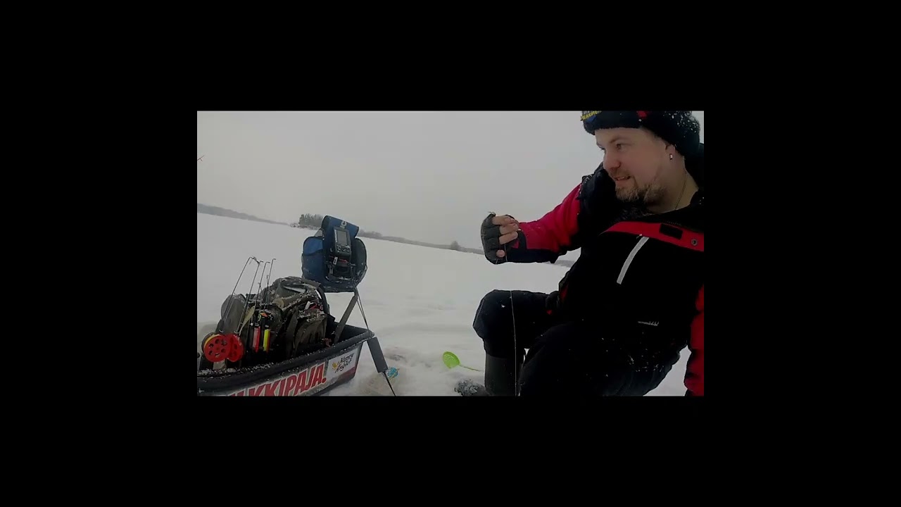 Testaillaan itse tehtyä rosteri leijapeltiä. Pikainen pisto ahven paikalle #ahvenenpilkintä