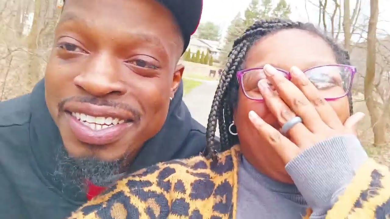 Valentine's Day VLOG💘 | opening romantic gifts + room tour + smoke sesh + going on a date & More! 🥴