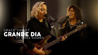 Vignette de la vidéo "Grande Dia (Clipe Oficial) - Grace Christ Feat. Nívea Soares"