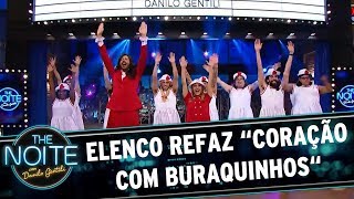 Elenco refaz sucesso do Chiquititas com Carla Diaz | The Noite (19/07/17)