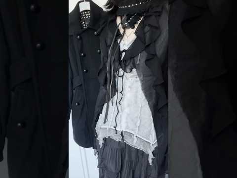 Absolument tout ce que je porte dans cette vidéo je l’ai acheté en brocante 🙏#darkfashion #outfit