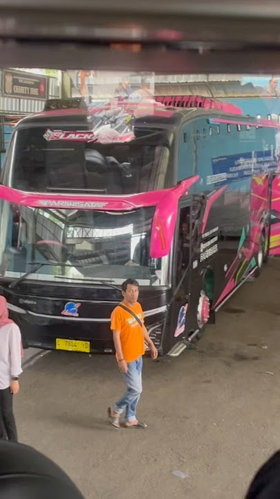 Basuri Sekop Sekop di Kandang nya Bus Artis #busmania #demba #basurimusicalhorn