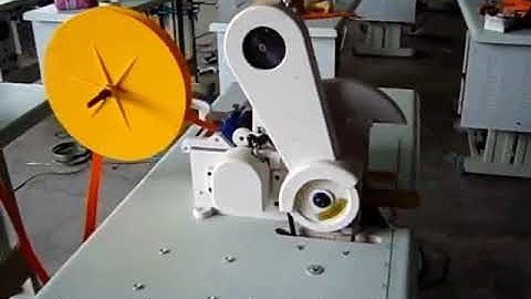 Máy cắt quai túi vải không dệt