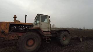 картинка: Трактор Т-150к оранка плугом ПЛН-5-35.