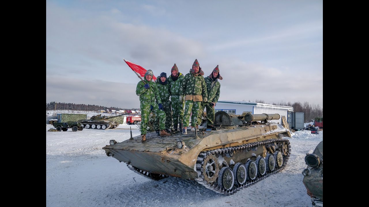 video Conducir un tanque en Moscú