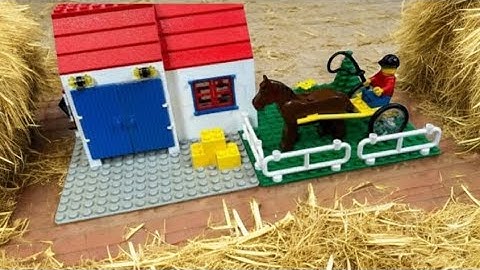 Building LEGO 6355 Stable & Paddock / Derby Trotter (1989)