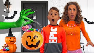 DeeDee and Matteo Trick Or Treat Story | Halloween For Kids