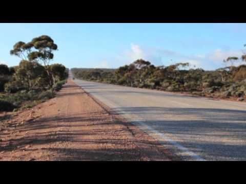 Vidéo: Une énorme Créature Mystérieuse Parcourt L'outback Australien - Vue Alternative