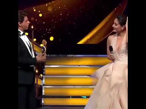 Beautiful Kareena Kapoor and Shahruk Khan Fun At  Lux Golden Rose Awards