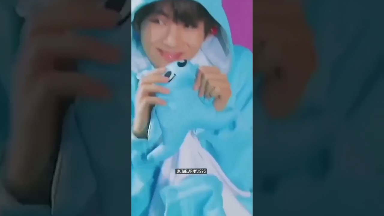 Guarda cute 😀 #tae #v #bts #shorts su YouTube Guarda cute 😀 #tae #v #bts #shorts su YouTube