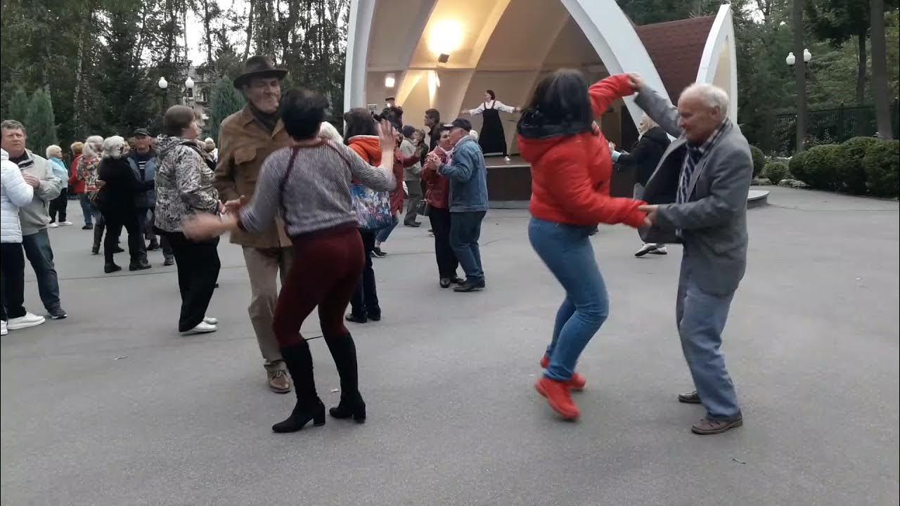 Танцы харьков 2024. Танцы харьков парк горького 2024 год. Танцы в парке горького 2023. Танцы харьков парк горького 2024 год. Танцы харьков парк горького 2024 год.