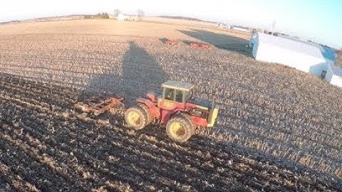 Fall Tillage 2017 with a Versatile 555 Tractor pulling a Case disk chisel plow