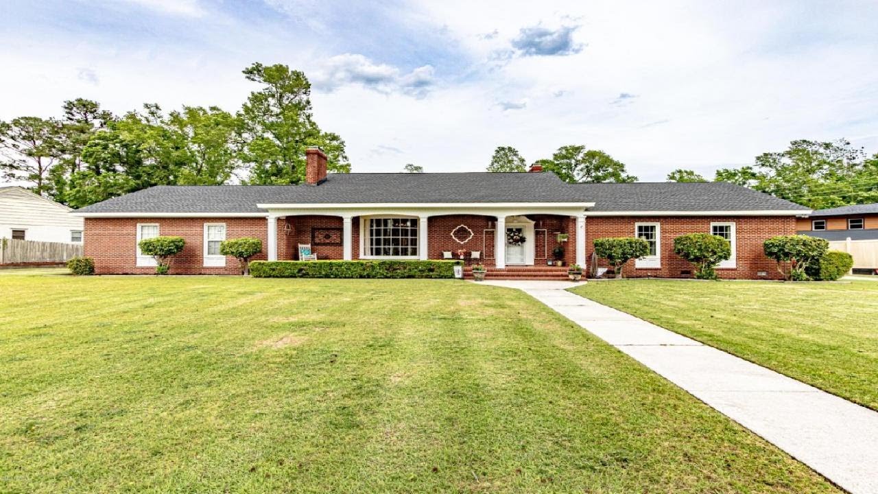 204 Woodland Drive, Jacksonville, NC Presented by Heidi Turner