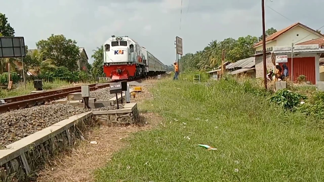 Kronologis KLB Pasundan Masuk Jalur Belok Stasiun Langen
