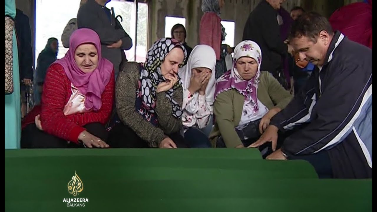 موكب جنائزي يحمل رفات الضحايا في بوتوتشاري