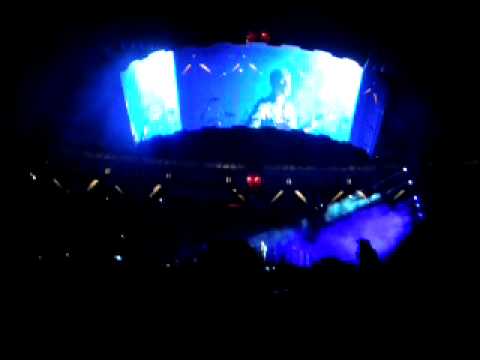 U2 360 Tour - Stuck in a moment you can't get out ...