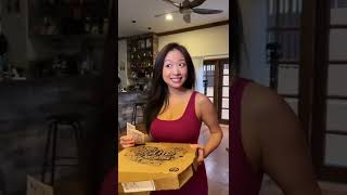 see how she paid for the pizza with no money 😉 pizza delivery guy #doublemeaning #fun #shorts #viral screenshot 4