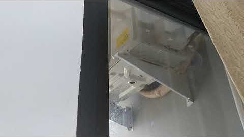 AC sharp 3/4 pk di ruang tengah dingin.