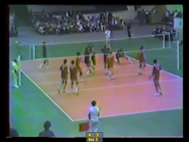 Ídolos do Vôlei - Aleksandr Savin Com um ataque vigoroso