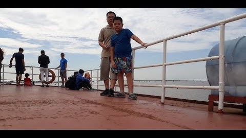 Trên phà ra đảo Cát Bà, ngắm cầu vượt biển dài nhất Việt Nam. Phượt đảo Cát Bà 1.