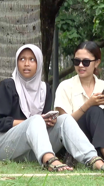 Prank Pengemis Ke Cewek Cantik Dan Kawannya Sampai Bengong Haha #prankpengemis #pranknemuduit #lucu