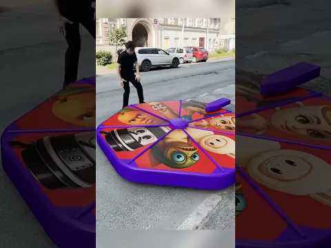 بابا حرك بالخطأ العجلة فخرج الوحش البرتقالي وهذا ما حدث لنا    