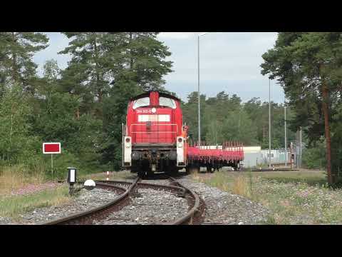 DB 294 745-5 mit leerem Militärzug in Grafenwöhr Lager