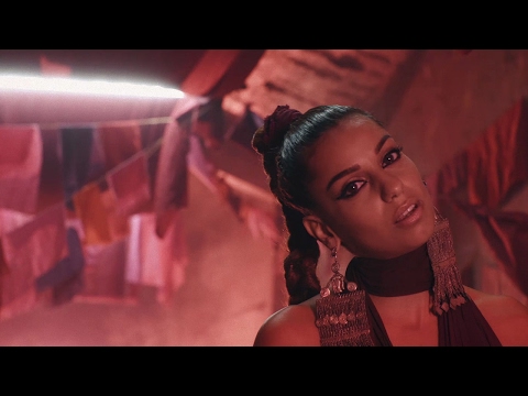     موسیقی ویدیوی رسمی