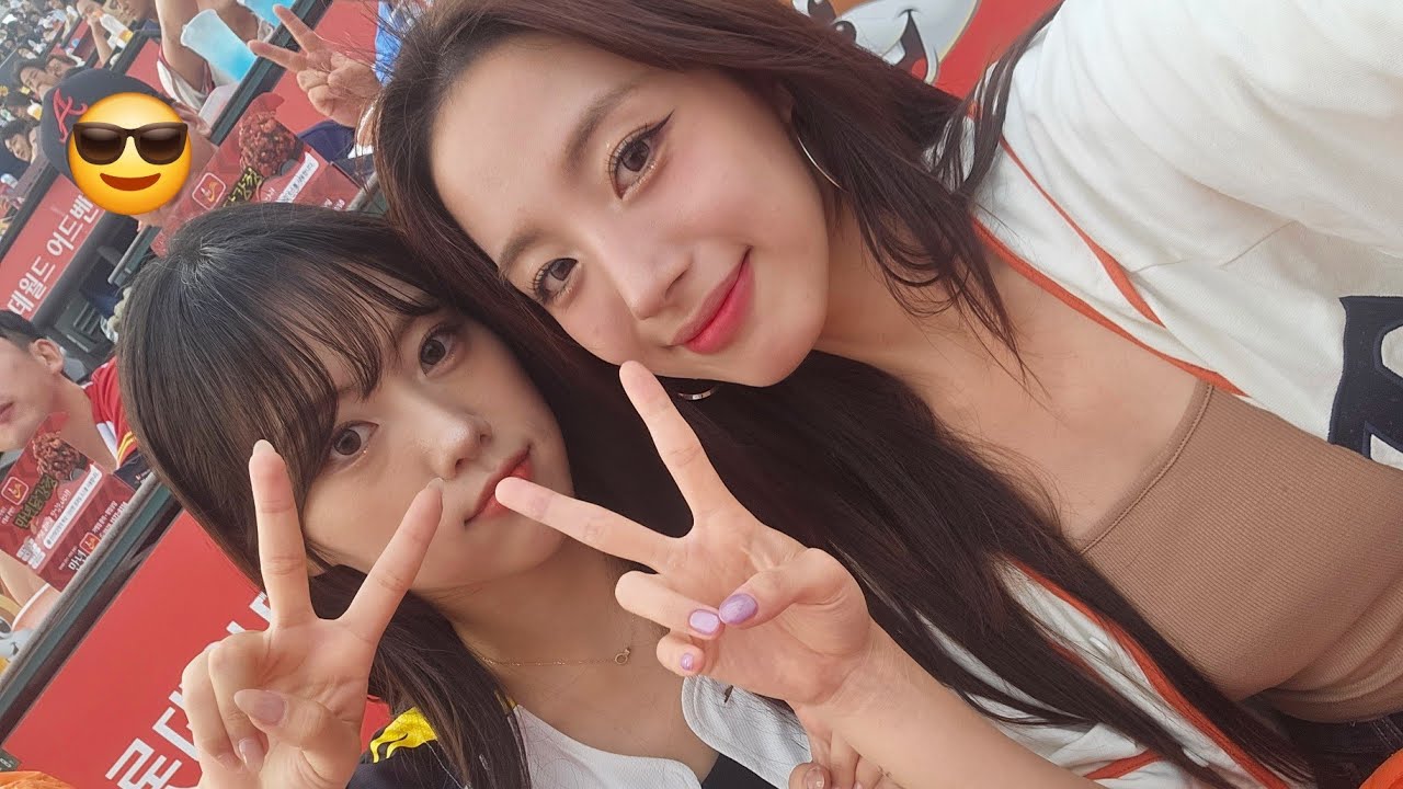 서로 다른 팀의 치어리더가 휴일에 야구장 직관  [하지원, 오효정 치어리더] 250617 [4K] @부산사직종합운동장사직야구장
