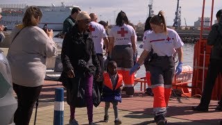 31 mujeres y 7 menores rescatados en la Isla del Congreso