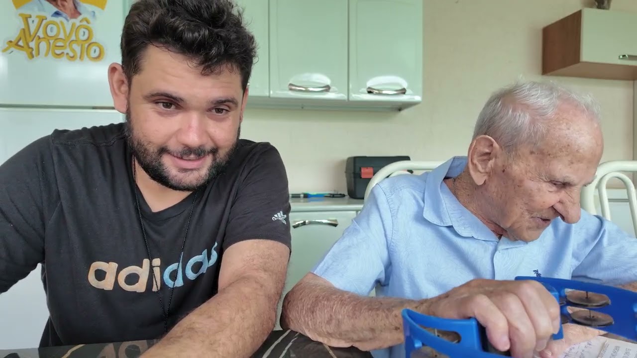 VIDEO NOVO!!!O vovô fazendo o que ele mais gosta