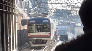 東急東横線日吉駅　東京地下鉄１００００系Ｆライナー特急通過