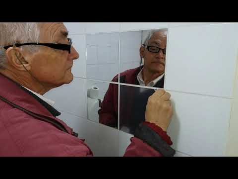 Vídeo: Posso cortar espelho de acrílico?