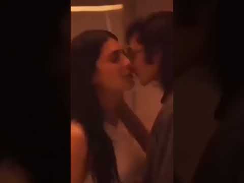 Shruti Haasan kiss