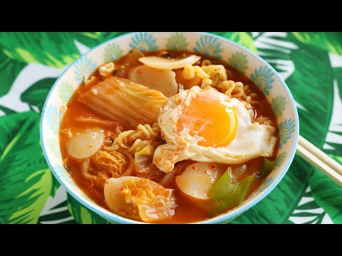 Tteok-Ramyeon (Korean ramyeon with rice cake: 떡라면