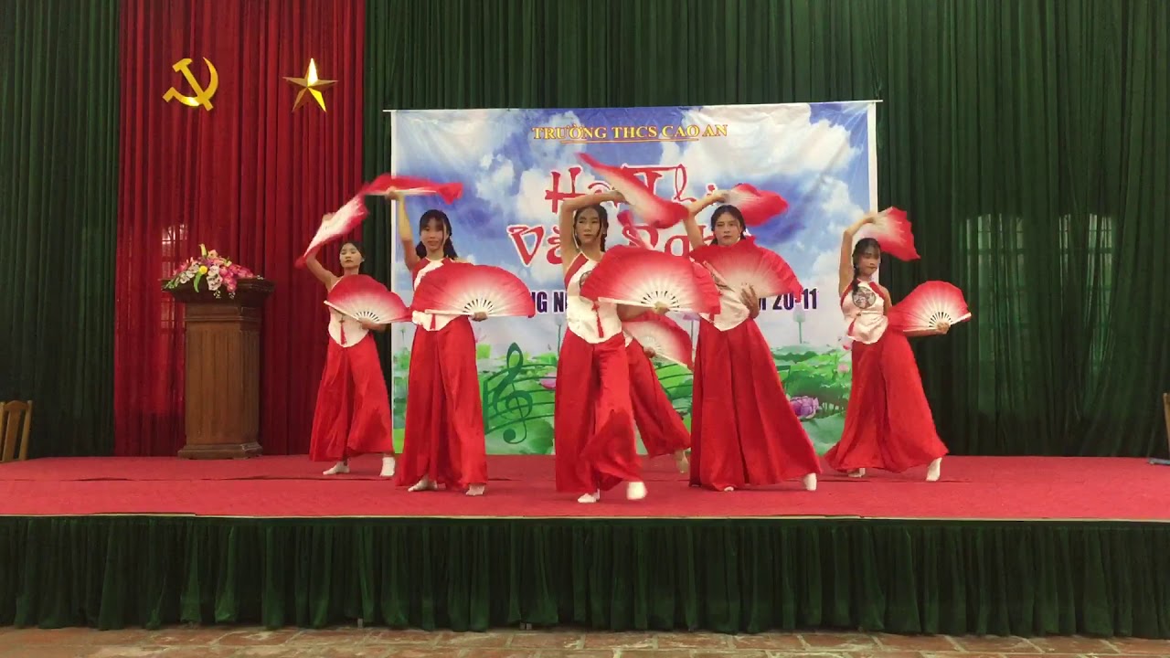 Tiết mục múa “Cò lả - Bèo dạt mây trôi” Chi đội 9A