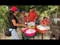 🔴 Compartiendo un almuerzo después de entregarles la casa a Elvia y su padre 🙏😍