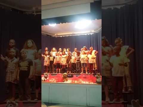 Shylea en Mellon Elementary school en holiday performance