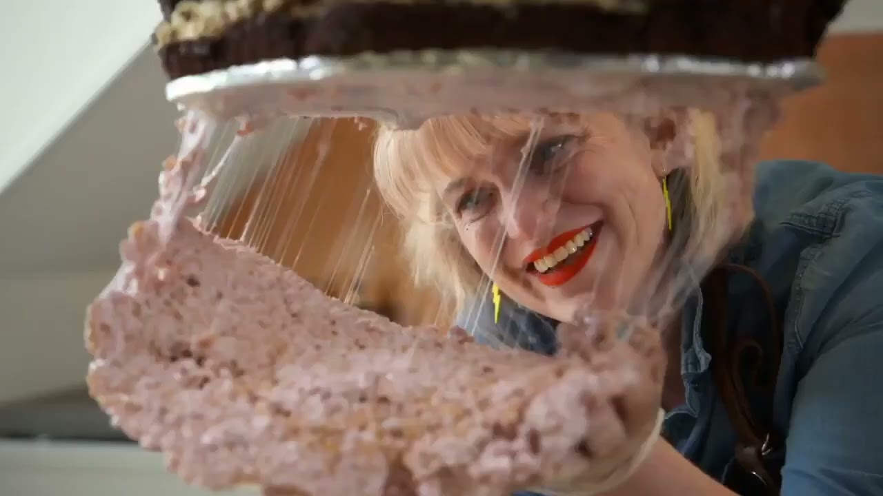 Extreme Cake Makers S4: Giant hanging sloth cake