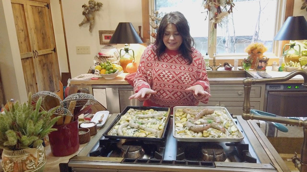 How To Make An Easy Sausage & Apple Tray Bake With Fennel & Fingerling Potatoes | Rachael Ray | Rachael Ray Show
