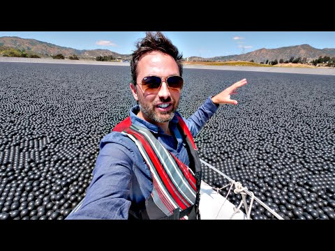 Зачем в водохранилище Лос-Анджелеса высыпали 96 миллионов черных шаров? (3 фото)