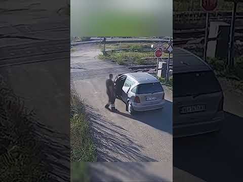Шлагбаум создан именно по этой причине🤯